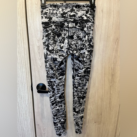 Lululemon Leggings Print Size 4 - Picture 5 of 11